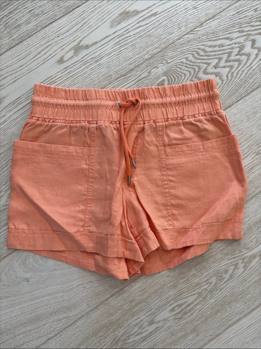 Athleta size 4 linen shorts.